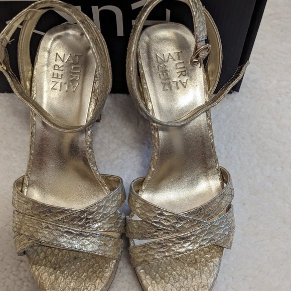 Neutralizer Gold Platform Heels – Size 7.5 - Picture 2 of 6